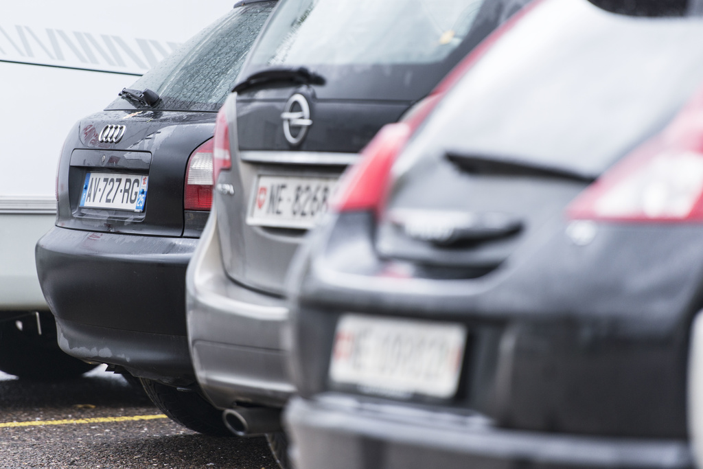 Nga 1 nëntori  makinat me targa të huaja mund të qëndrojnë vetëm tre muaj