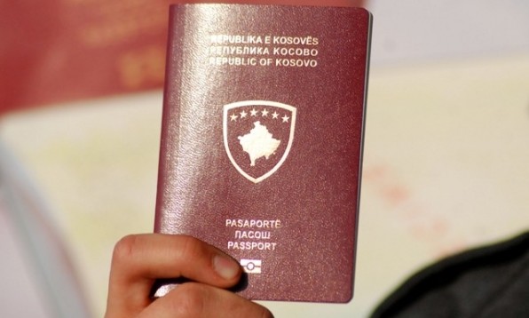 pasaporta biometrike 596x358 1 - Këto janë 14 vendet ku mund të udhëtoni pa vizë me pasaportë të Kosovës