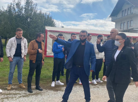 w 11 560x416 - Haradinaj-Stublla viziton familjen Krasniqi në Ferizaj për ngushëllime