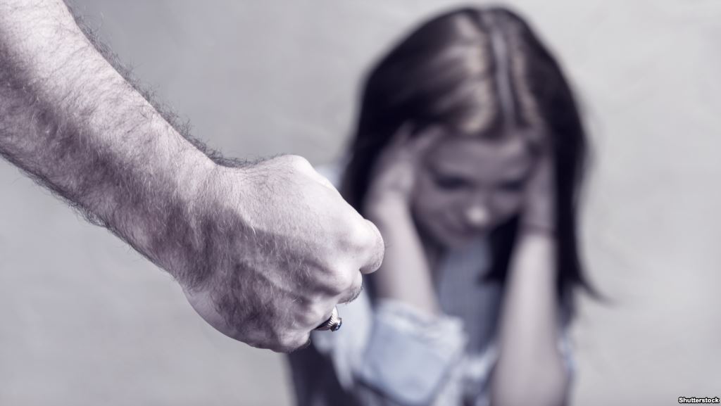 w 62 - Ushtroi dhunë në familje, Gjykata e dërgon ferezajasin për ekzaminim psikiatrik