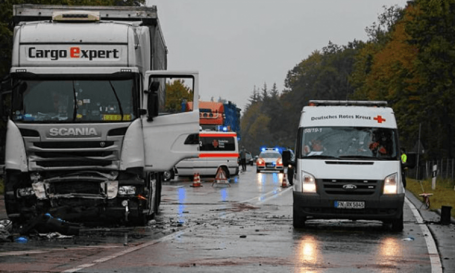 w 9 - Tragjedi: një i mitur dhe dy të rinj nga Kosova vdesin në aksident në Gjermani