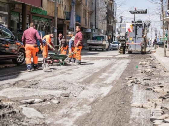 hhhgg1 560x416 - Aliu: Po riparohet rruga që mundëson qarkullimin në qendër të qytetit të Ferizajt