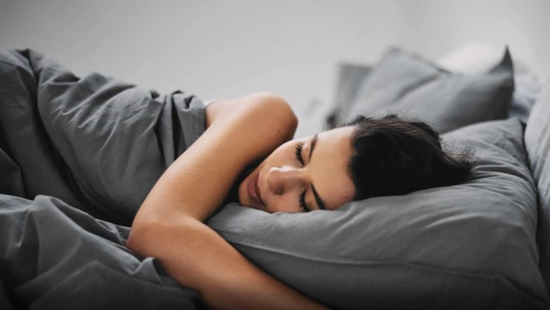 gjumi 780x4391 1 - Kohëzgjatja e gjumit dhe ndikimi në shëndet – shtypje të gjakut dhe kolesterol