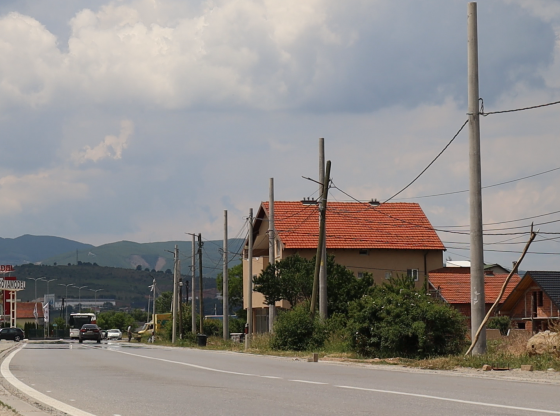 Koshare Ferizaj KEDS 21 560x416 - Kosharja e Ferizajt po bëhet me rrjet elektrik komplet të ri