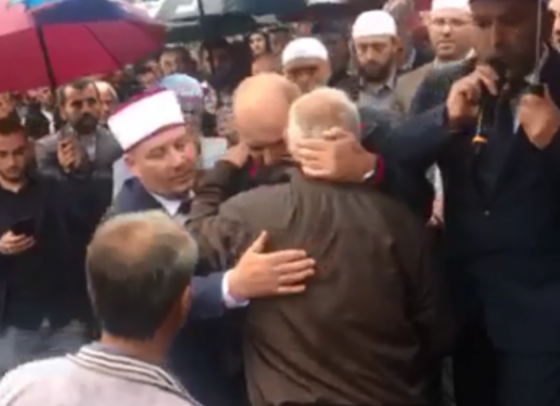 falja 780x439 1 750x4061 1 560x406 - Aksidenti në Ferizaj, familja Ramadani ia fal katër gjaqet familjes Musliu