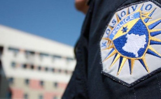 policia e kosoves 765x510 1 765x450 1506792823 8455535 111 560x347 - Aksion i madh i Policisë së Kosovës, blindohet Gjilani, Ferizaj e Gjakova