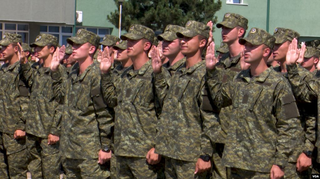 5 41 - Betohen sot rekrutët e rinj të FSK-së