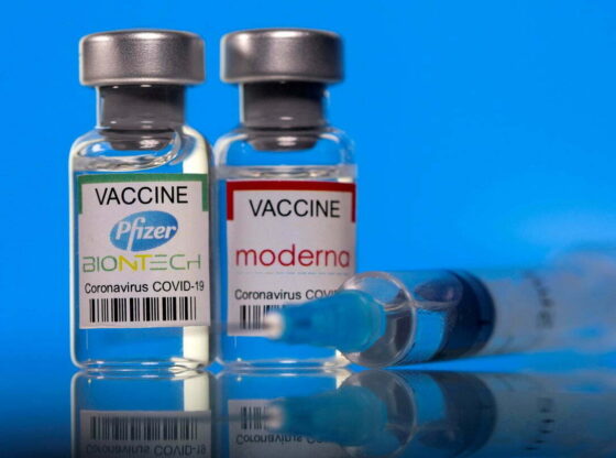 89C873FC 0D9C 41C3 9DF3 E29F2F558675 560x416 - Fillon dhënia e dozës së tretë të vaksinës kundër COVID-19 në Kosovë