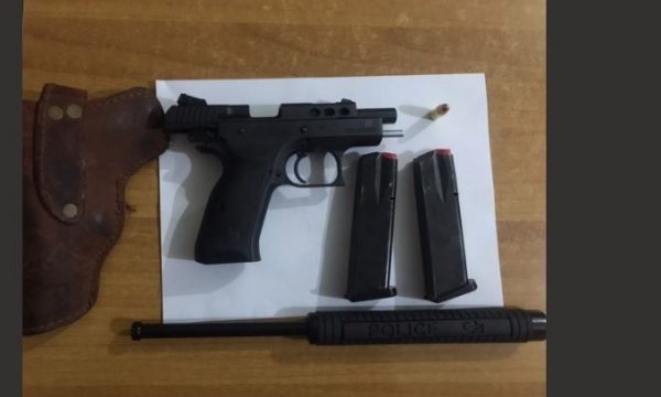 arme 600x3601 1 - Policia në Ferizaj i gjen një 36 vjeçari në veturë një armë dhe një shufër metalike