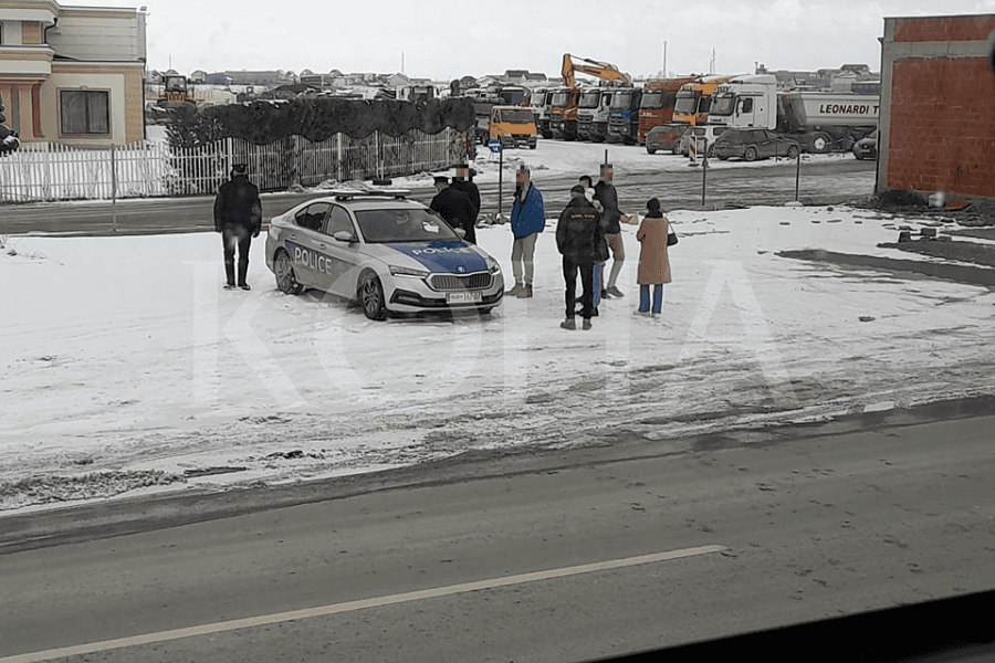 Ferizaj, Policia gjobit udhëtarët që s’i kanë maskat në autobusë auto policia16430224031 900x600 - Ferizaj, Policia gjobit udhëtarët që s’i kanë maskat në autobusë