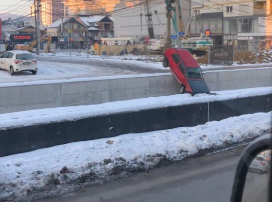 l 11 560x416 - Aksident në Ferizaj, vetura përfundon jashtë rrugës