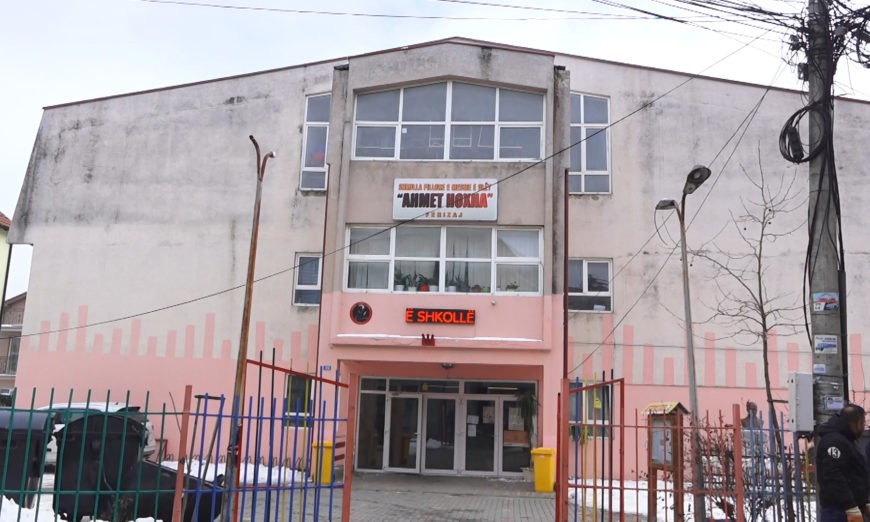 shkolla ahmet hoxha 870x5221 1 - Shkolla “Ahmet Hoxha” nga sot me mësim online