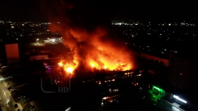Zjarri viva fresh ferizaj dron 780x439 11 - VIDEO: Zjarr i madh përfshin supermarketin “Viva Fresh Store” në Ferizaj