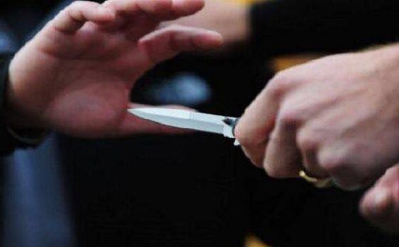 thika1 560x347 - 29-vjeçarja nga Ferizaj e therr me thikë burrin e saj, ai përfundon në spital