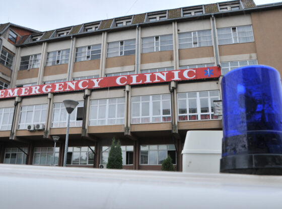 Emergjenca QKUK 12 11 560x416 - Po trajtohej në QKUK pas lëndimeve që kishte pësuar në aksident, vdes qytetari nga Ferizaj