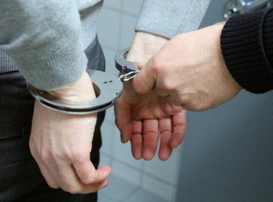 arrestim 780x4391 1 560x416 - Arrestohet i dyshuari për grabitje në Ferizaj
