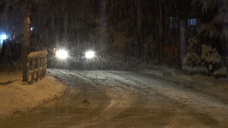 bora shq 780x439 1 - Bora në Brezovicë vështirëson qarkullimin e automjeteve