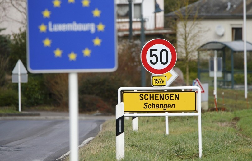 Deri në sa vite mund të ndalohet lëvizja në zonën Schengen nëse punohet në  të zezën  