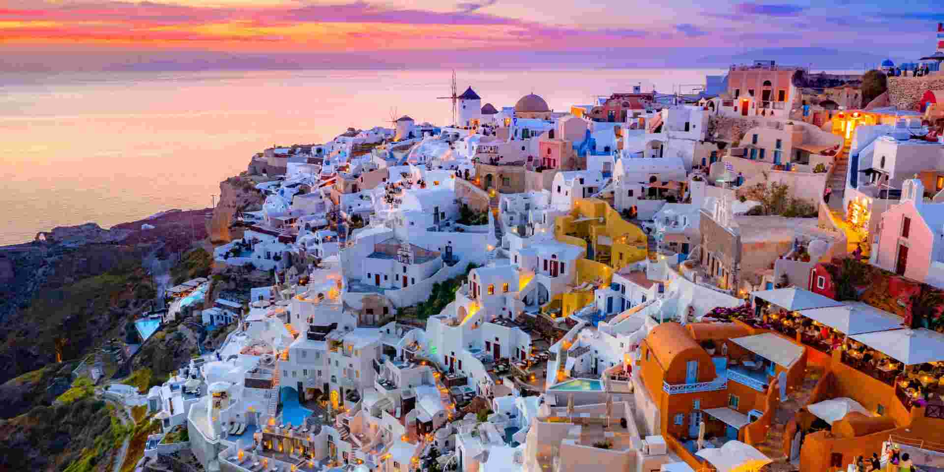 Santorini feature scaled 1920x960 resized q10 - 10 Vendet Më të Mira në Greqi për Pushime