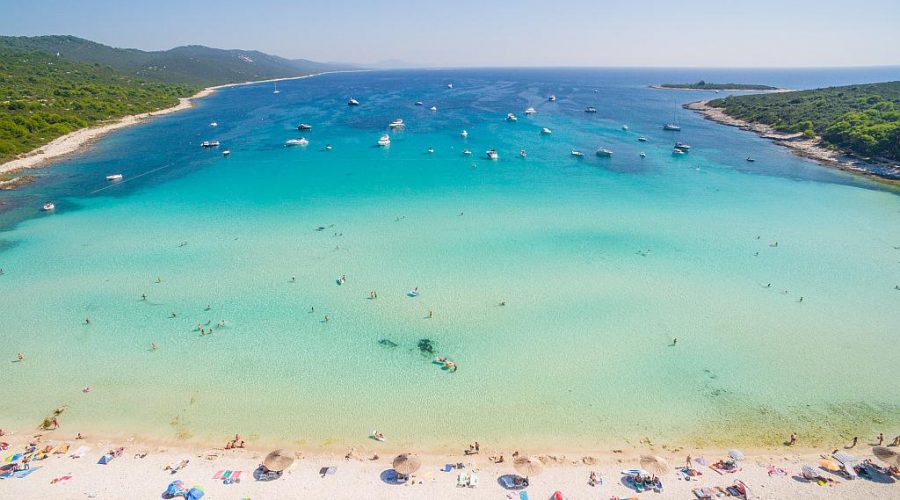 dugi otok sakarun beach 900x500 1 - 8 plazhet më të bukura të Kroacisë