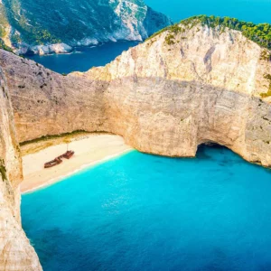 greece zth bay header 7 page header teaser 800w 300x300 - Pushime në Greqi: Një përvojë që nuk harrohet