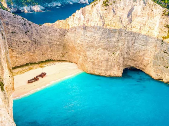 greece zth bay header 7 page header teaser 800w 560x416 - Pushime në Greqi: Një përvojë që nuk harrohet