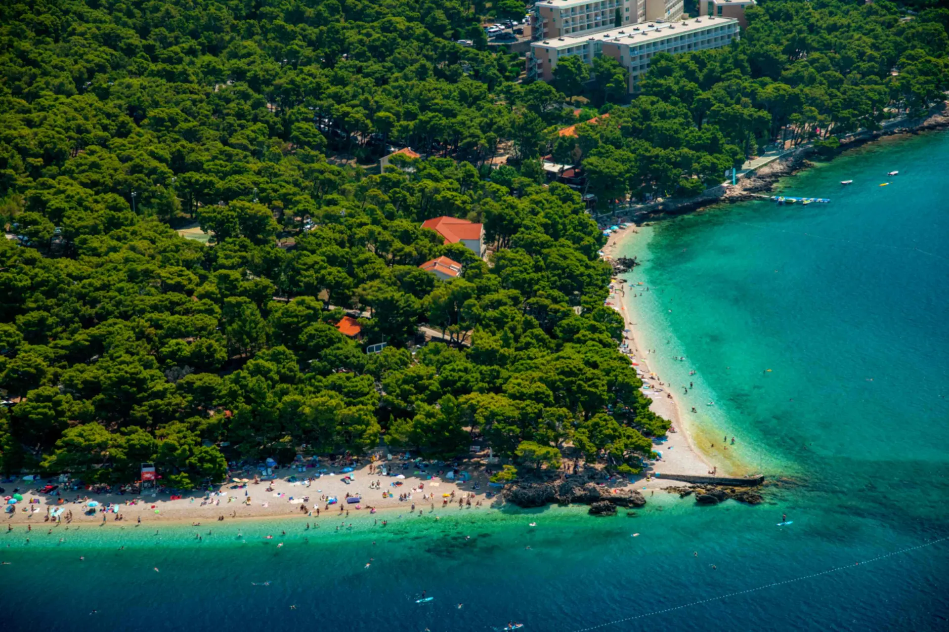 plaza punta rata brela 3 - 8 plazhet më të bukura të Kroacisë