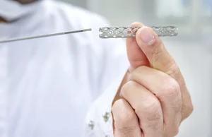 image of a stent 620x400 ss noexp 300x194 - Çfarë është Stentimi i Zemrës dhe Kur Nevojitet?