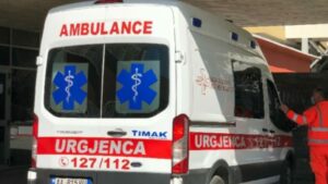ambulanca 780x439 1 300x169 - Pushimet në Lezhë kthehen në tragjedi për 23-vjeçarin nga Ferizaj