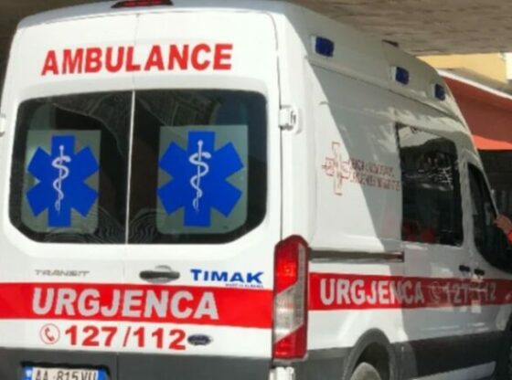 ambulanca 780x439 1 560x416 - Pushimet në Lezhë kthehen në tragjedi për 23-vjeçarin nga Ferizaj