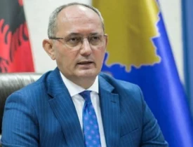 auto agim aliu 696x4541675410635 11750955704 275x210 - Kryetari i Ferizajt konfirmon rikandidimin: “Po për Ferizajn, gjithmonë”