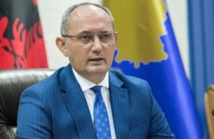 auto agim aliu 696x4541675410635 11750955704 300x196 - Kryetari i Ferizajt konfirmon rikandidimin: “Po për Ferizajn, gjithmonë”
