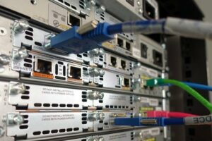 Familiarity with the main components of Cisco routers 300x200 - Si të Konfigurosh një Router Cisco – Udhëzues Praktik për Fillestarët