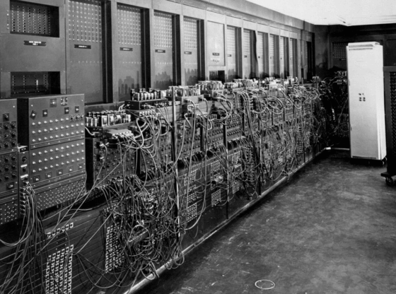 Electronic Numerical Integrator And Computer 560x416 - Kush e krijoi kompjuterin? Historia e shpikjes që ndryshoi botën
