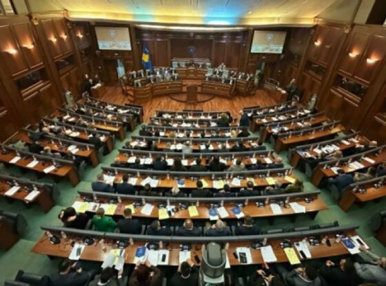 auto 1111770923414 560x416 - Rezoluta për mbrojtjen e krerëve të UÇK-së në Hagë – çfarë do të thotë për Kosovën?