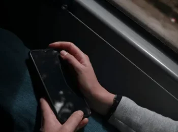 IMG 8636 350x260 - Si po ndryshon mënyra si komunikojmë – nga bisedat reale te jeta digjitale