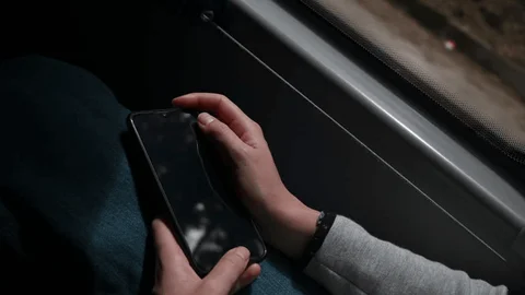 IMG 8636 - Si po ndryshon mënyra si komunikojmë – nga bisedat reale te jeta digjitale