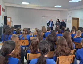 image 13 275x210 - “Dëmtime të përhershme të shikimit” - rreziqet nga përdorimi i papërgjegjshëm i laserëve, Policia në Ferizaj sensibilizon të rinjtë